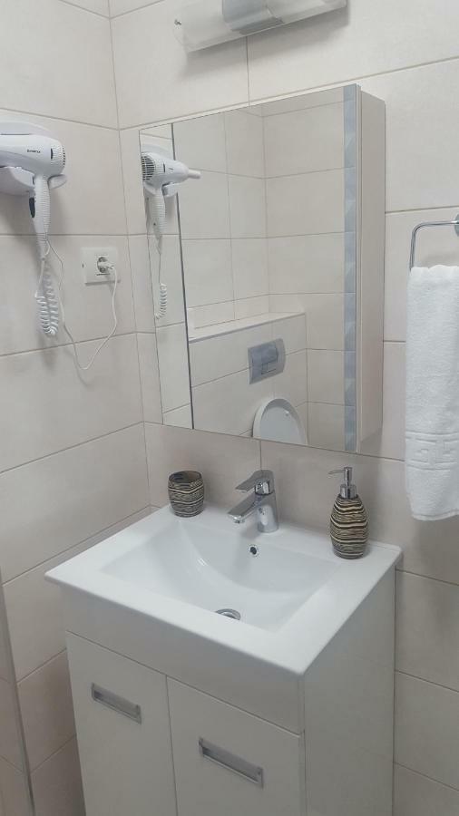 Alex Marina Flat Apartment Mamaia Luaran gambar