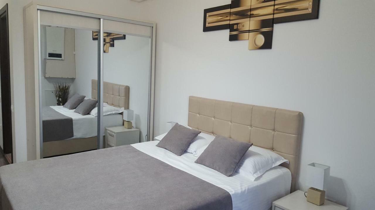 Alex Marina Flat Apartment Mamaia Luaran gambar